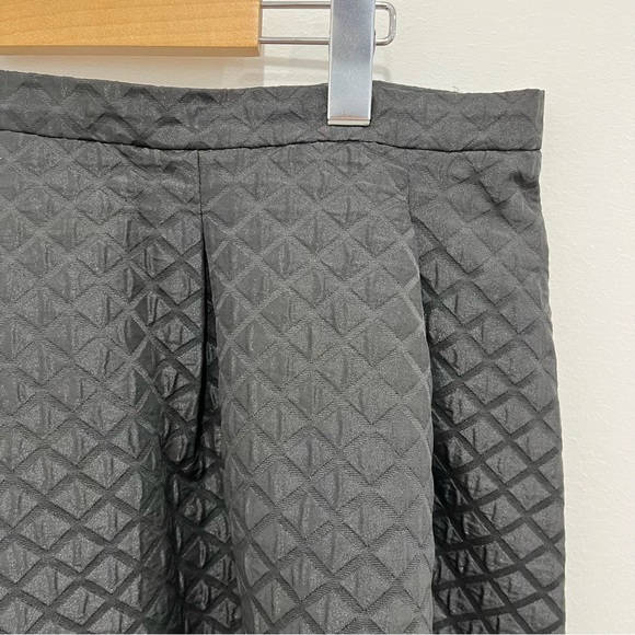 TOPSHOP Quilted Black A-Line Skirt - Picture 3 of 7